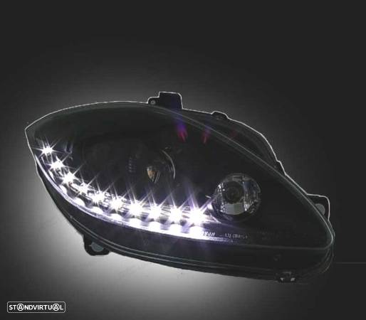 FARÓIS FRONTAIS LUZ DIURNA LED PARA SEAT LEON 1P ALTEA TOLEDO 5P 04-09 FUNDO PRETO - 2