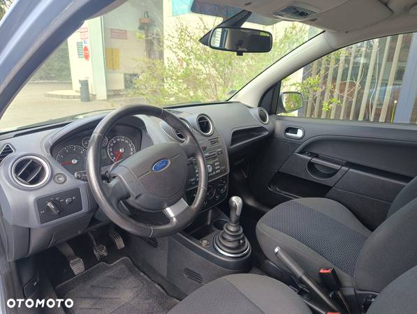 Ford Fiesta 1.3 - 8