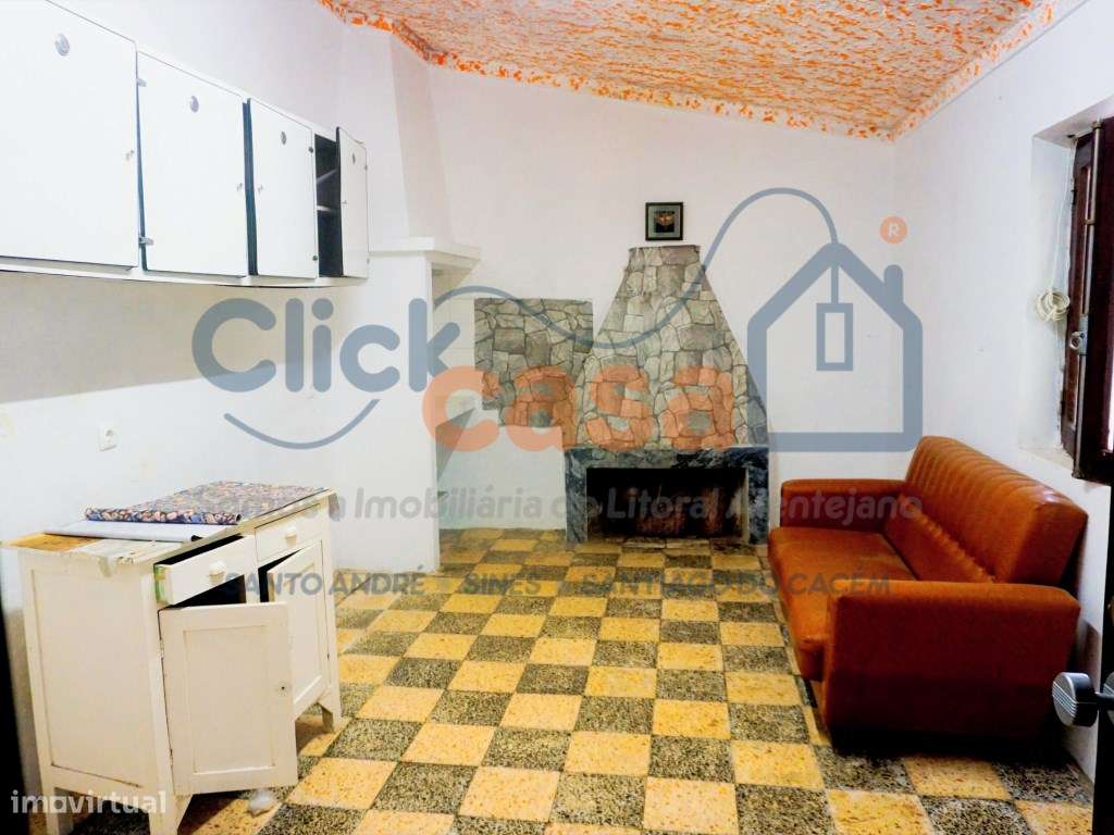 Oportunidade Única: Moradia T2 com Quintal de 415m² em Ermidas-Sado-9