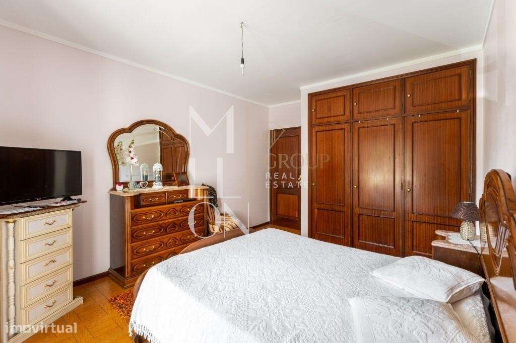 APARTAMENTO T3 COM 120M2 EM GRIJÓ-12
