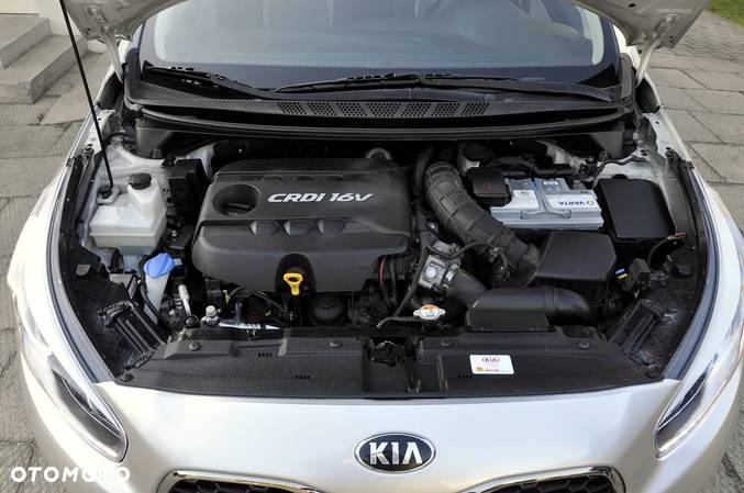 Kia Ceed 1.6 CRDi 128 ISG SW Platinum Edition - 26