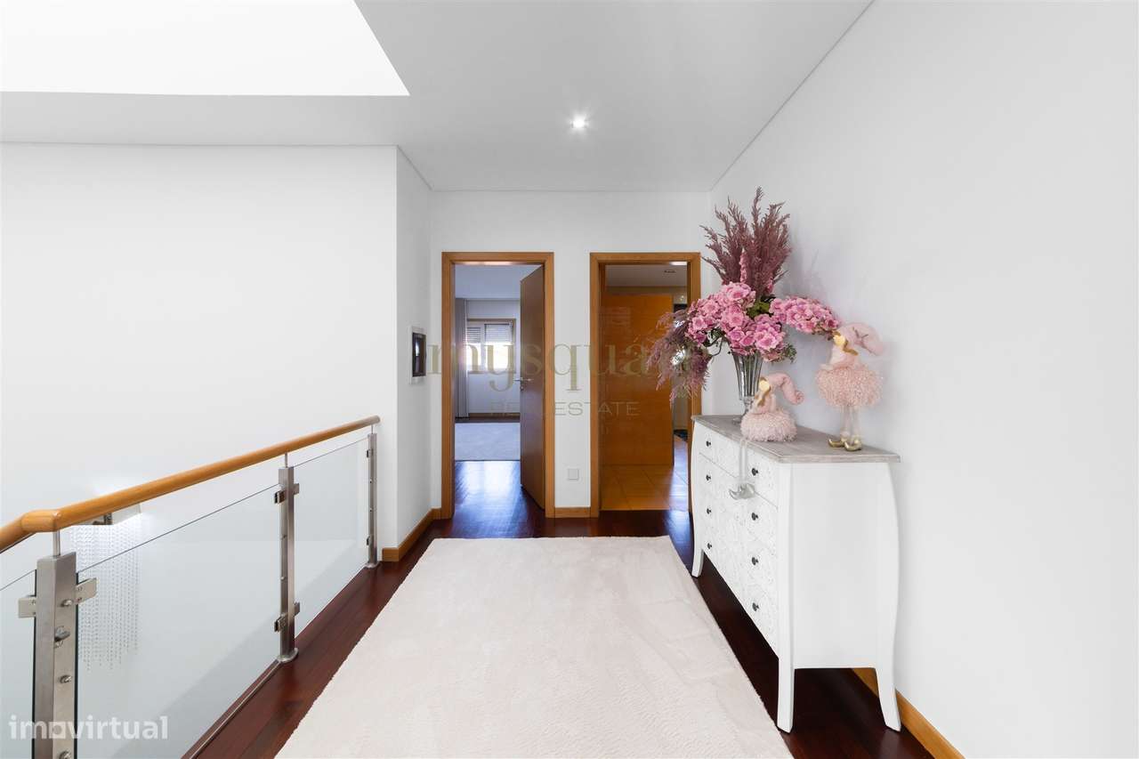 Moradia T4 geminada, com excelentes áreas, a 2 minutos do centro de Sa-16