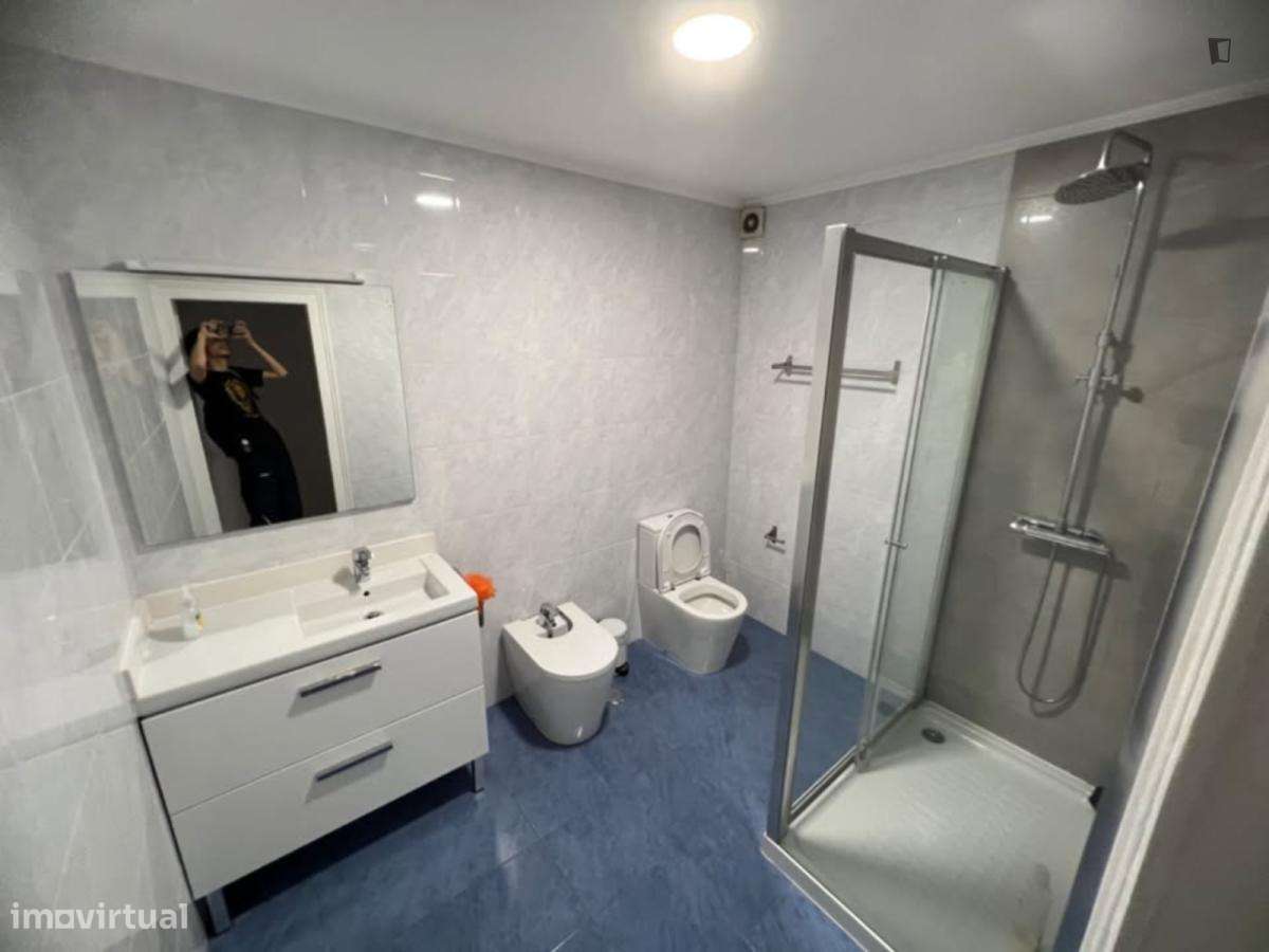 Quarto - localizado em Olaias Lisbon - Grande imagem: 2/10