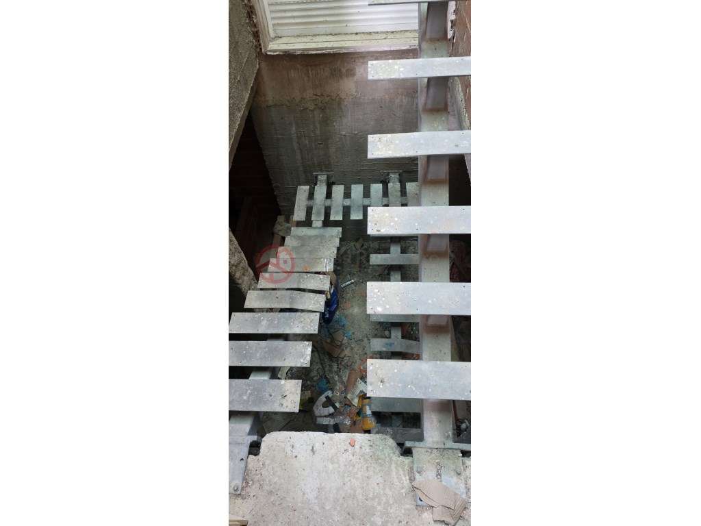 Terreno urbano com 1214m², com moradia edificada.-16