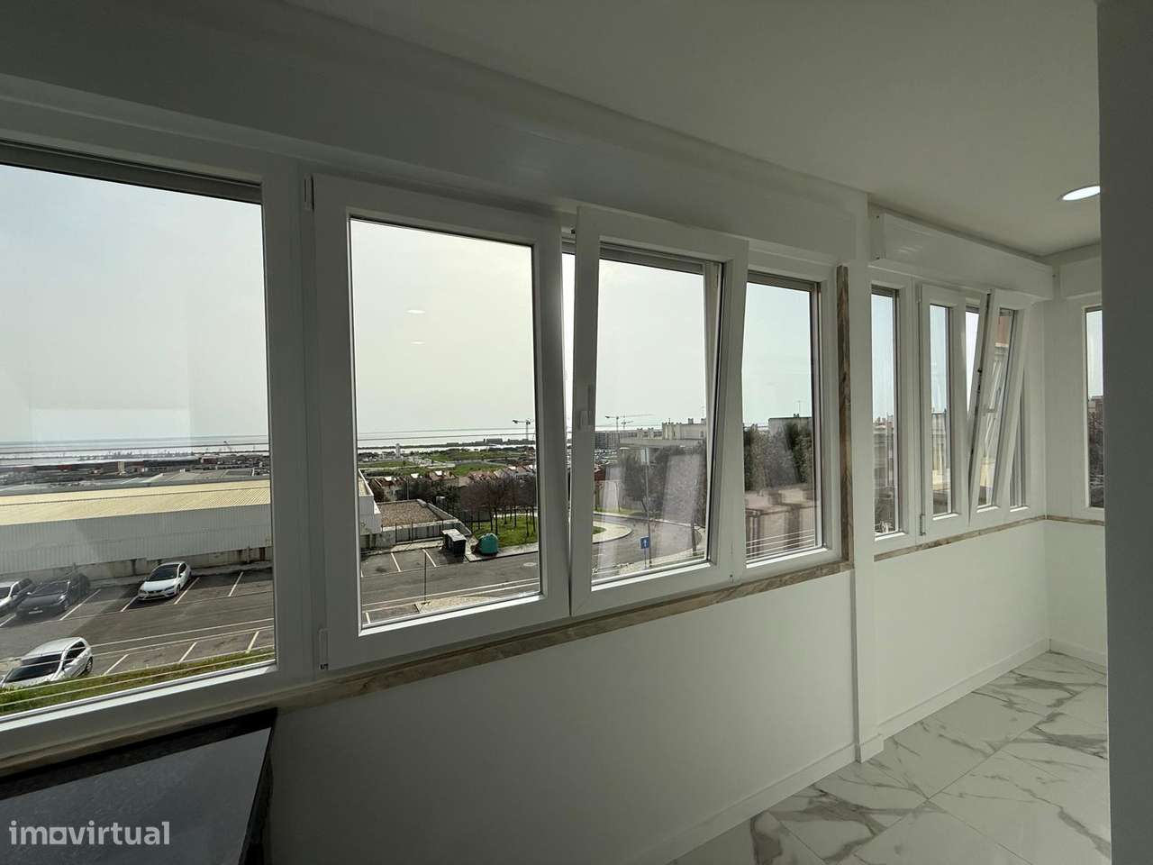 T3 Totalmente Remodelado com Vista Rio – Póvoa de Santa Iria - Grande imagem: 3/15