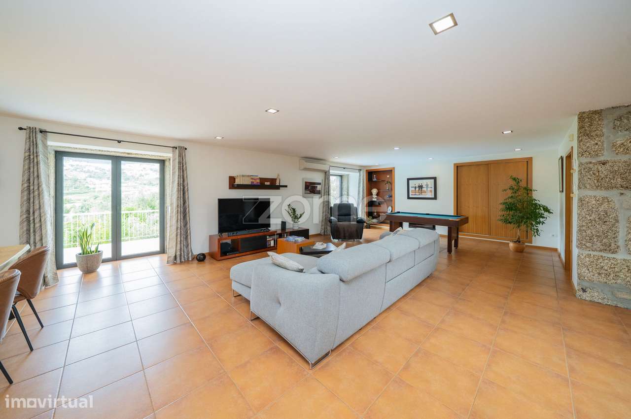 Moradia T5 + 1 com Piscina em Espinho, Braga-22
