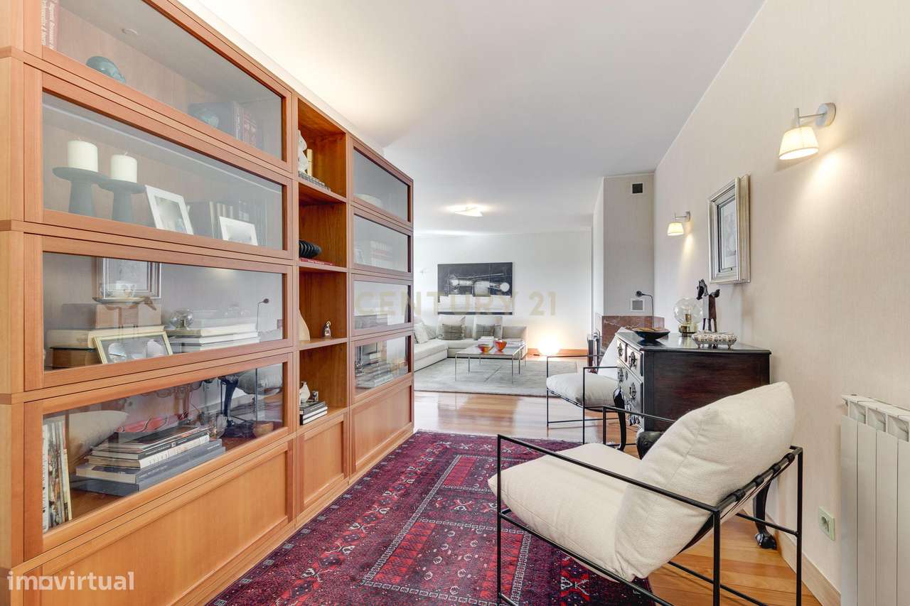 T4+1 na 1ª linha Condomínio fechado Parque das Conchas-21