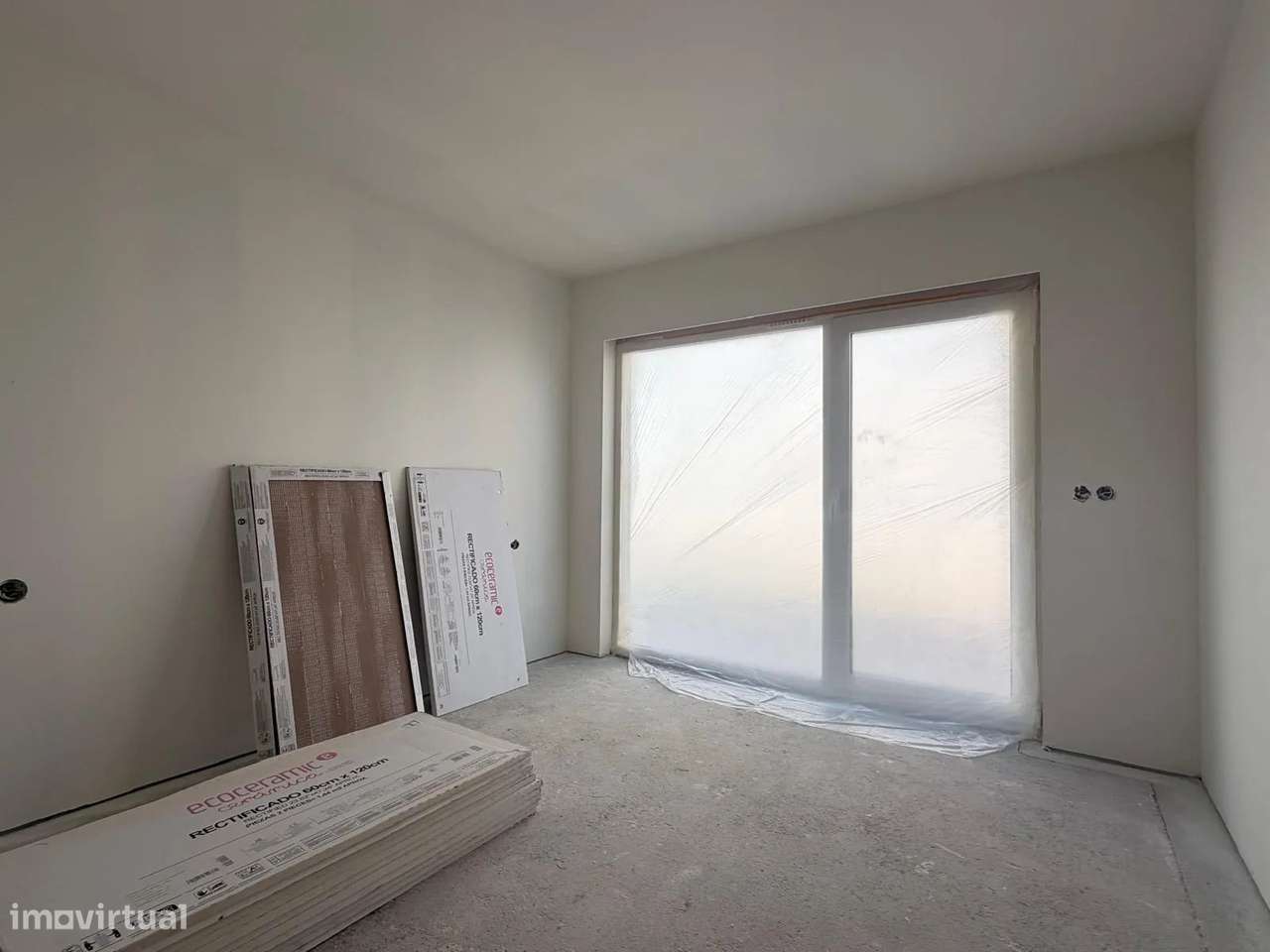 Moradia T3 de Arquitetura Moderna com Jardim e Garagem de 85 m² – Arco-16