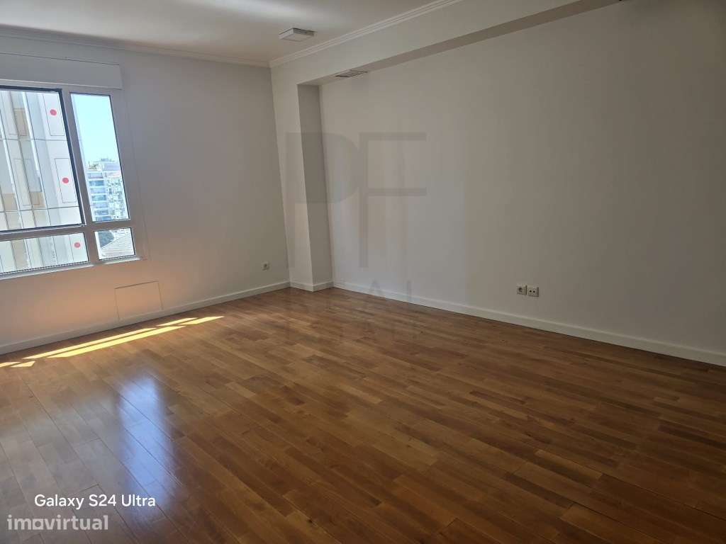 T1 com Estacionamento - Av. Fontes Pereira Melo - Lisboa - Grande imagem: 3/38