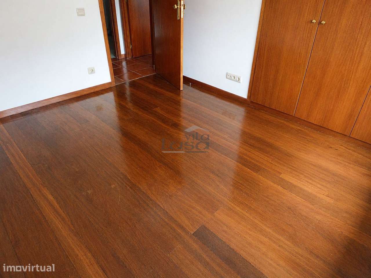 T2 Rua da Bélgica totalmente renovado, com 2 frentes, lugar de garagem-8