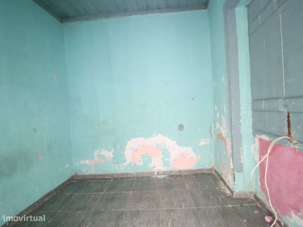 Duas moradias geminadas à venda na rua Miguel Bombarda, Barreiro - Grande imagem: 3/36