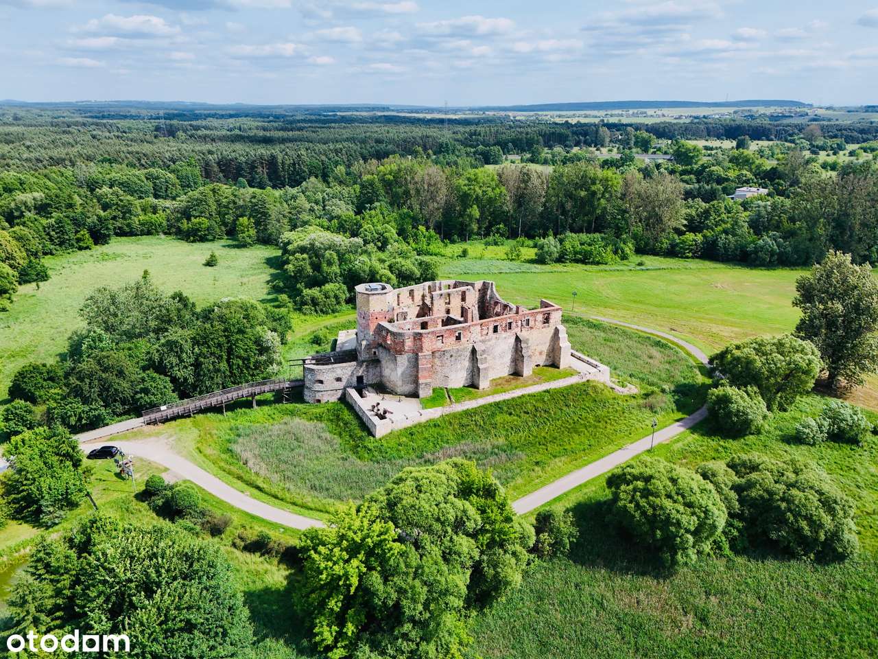 Inwestycja przy zamku, restauracja, dom weselny, hotel.
