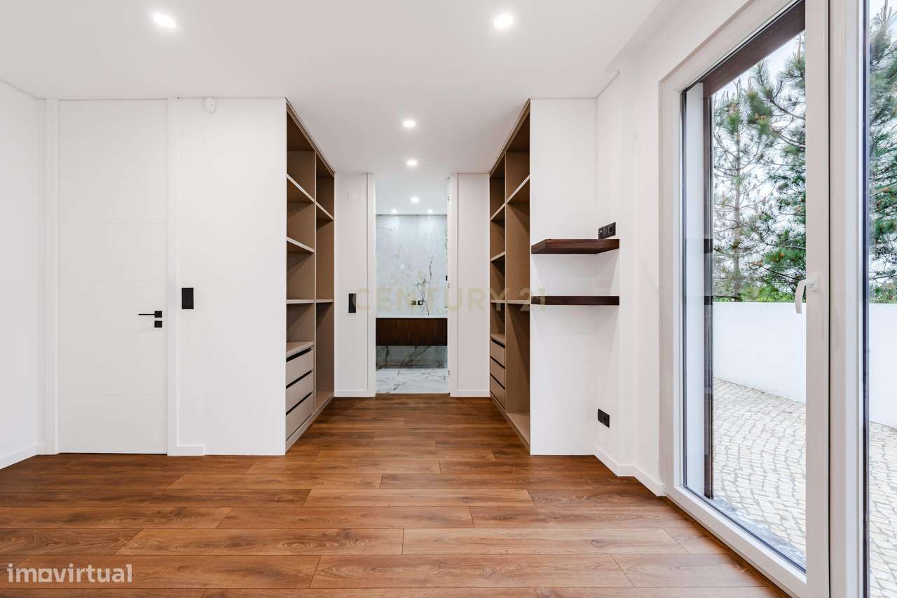 Moradia T3 Nova com Piscina em Palmela - Urbanização calma junto à A33-15