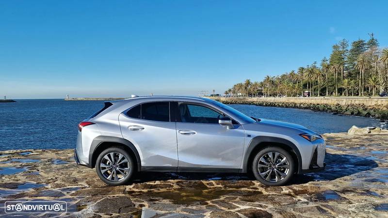 Lexus UX 250h Sport - 6