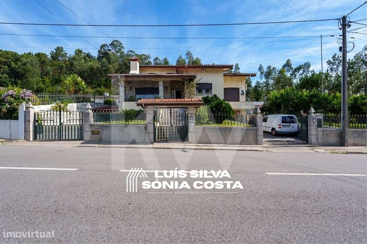 Moradia Independente T6 c/ Anexos, Armazém e Terreno p/ Construção-0