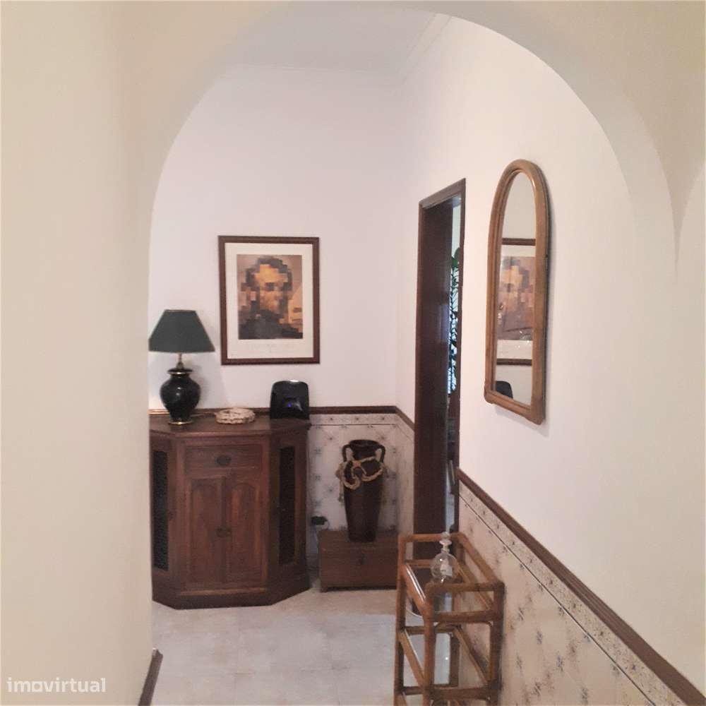 QUARTO ESPAÇOSO C/ VARANDA E WC PRIVATIVO. LUGAR ESTACIONAMENTO - Grande imagem: 5/10