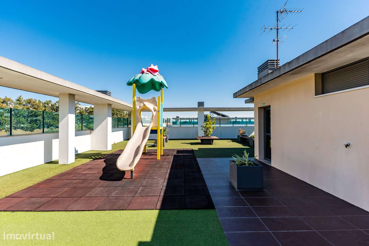 T2 | Condomínio Qta. Comendadeiras | Piscina | Varandas | Parqueamento-27