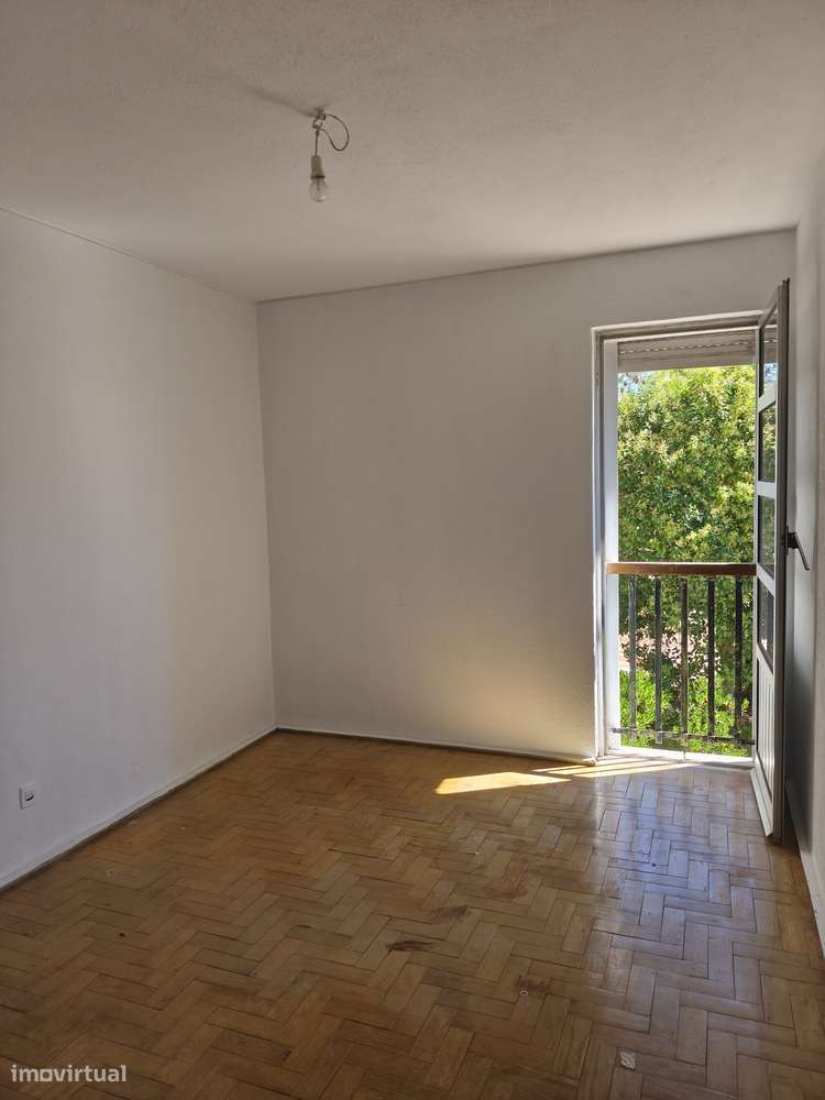 T3  Monte Abraão, varanda fechada, arrecadação e vistas desafogadas.-21