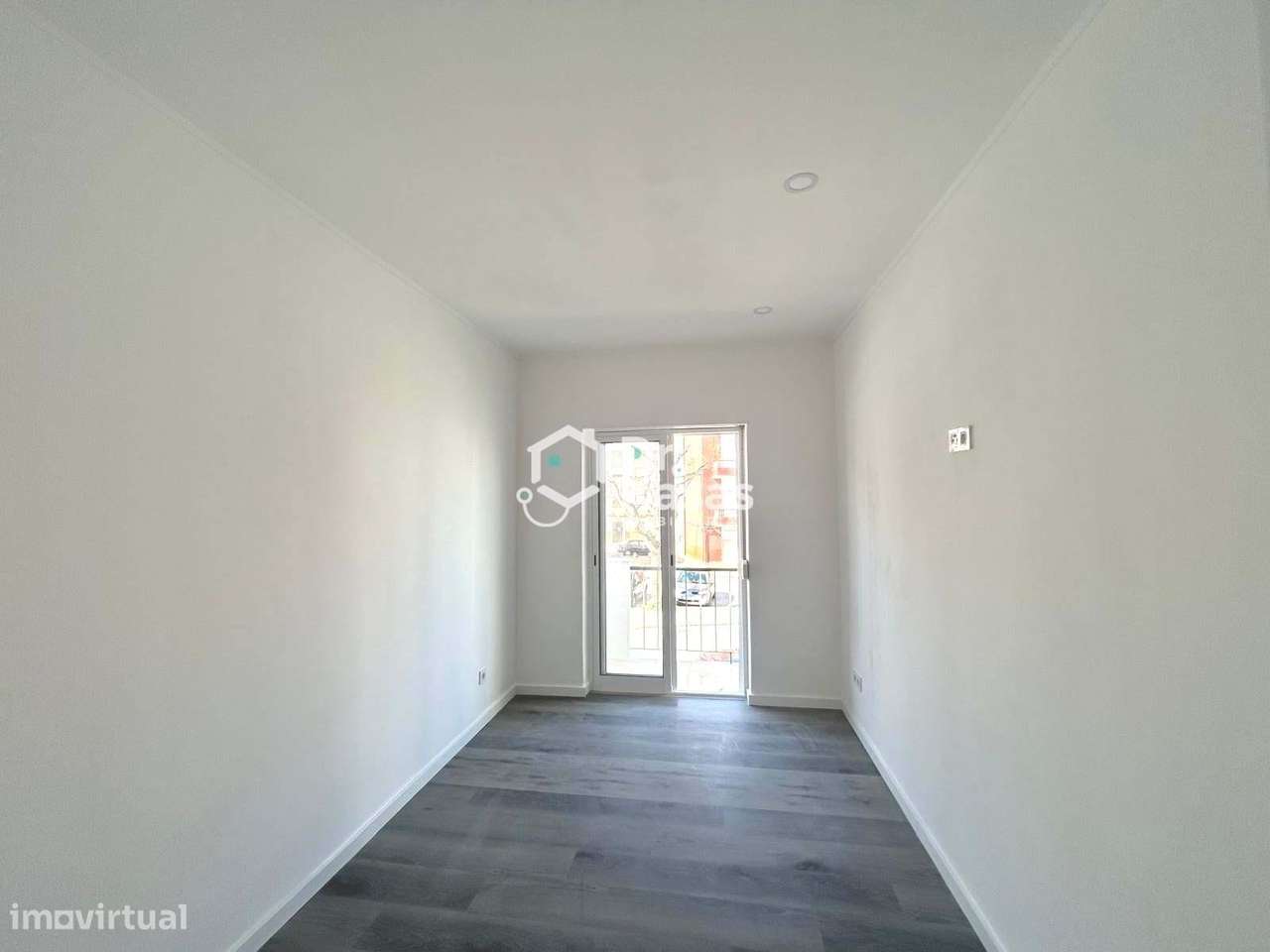 Apartamento T2 Renovado na Baixa da Banheira-24