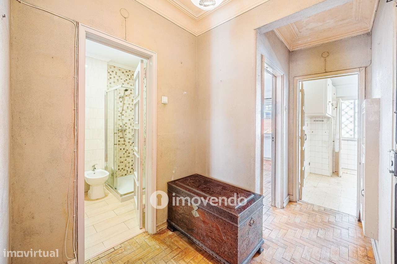 Apartamento T2 com duas varandas, na Graça, em Lisboa-28
