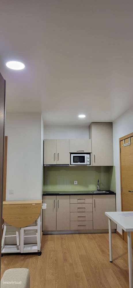 Estudio mobilado perto de serviços e transportes - Grande imagem: 4/9