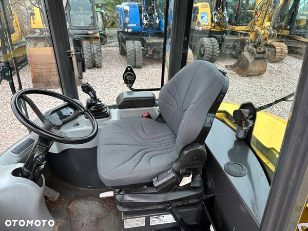 New Holland W70TC - 15