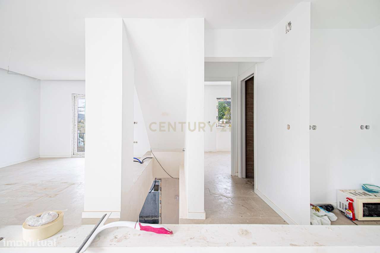 Moradia V4 Moderna com Jardim e Garagem, em Zona Privilegiada de Torre - Grande imagem: 5/33