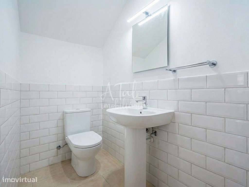 Prédio com loja e sotão independente-8