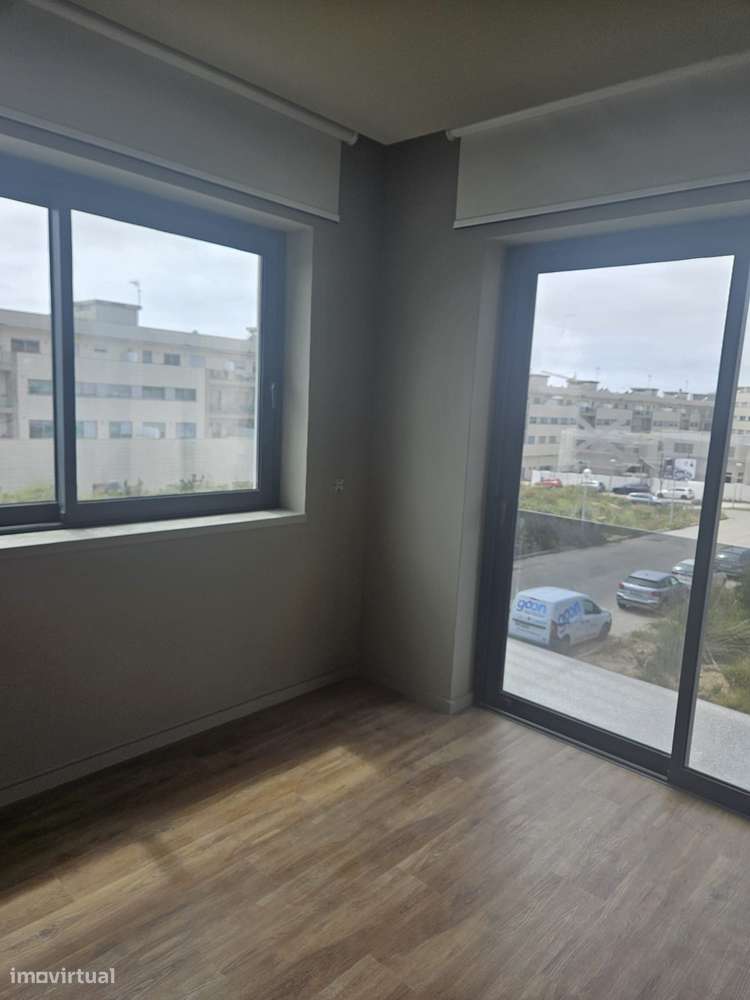 Moradia T4 com Piscina e Jardim-25