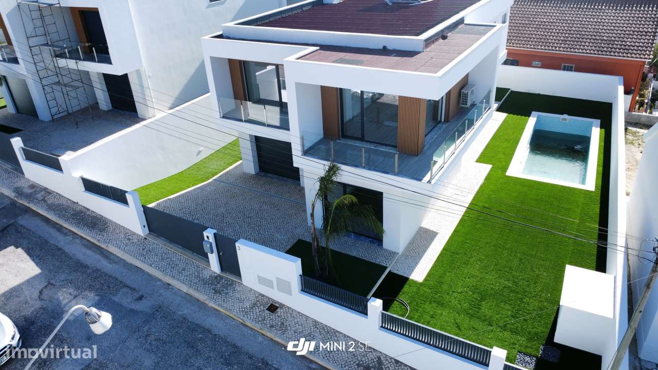 Oferta 1% do Valor de Aqusição - Moradia T4 + 1 com Piscina e Garagem-8