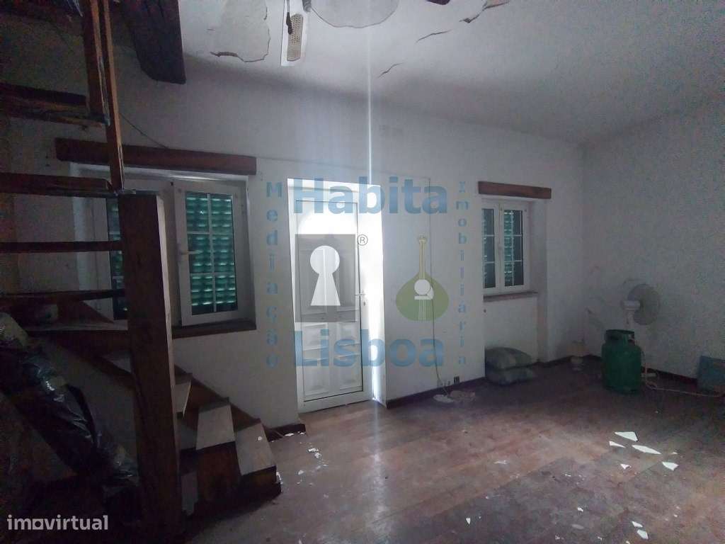 Moradia remodelada com terraço Junto à Baia do Seixal-24