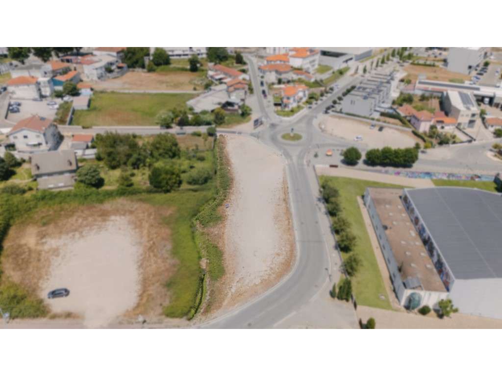 Terreno junto às Piscinas e Parque de Freamunde-4