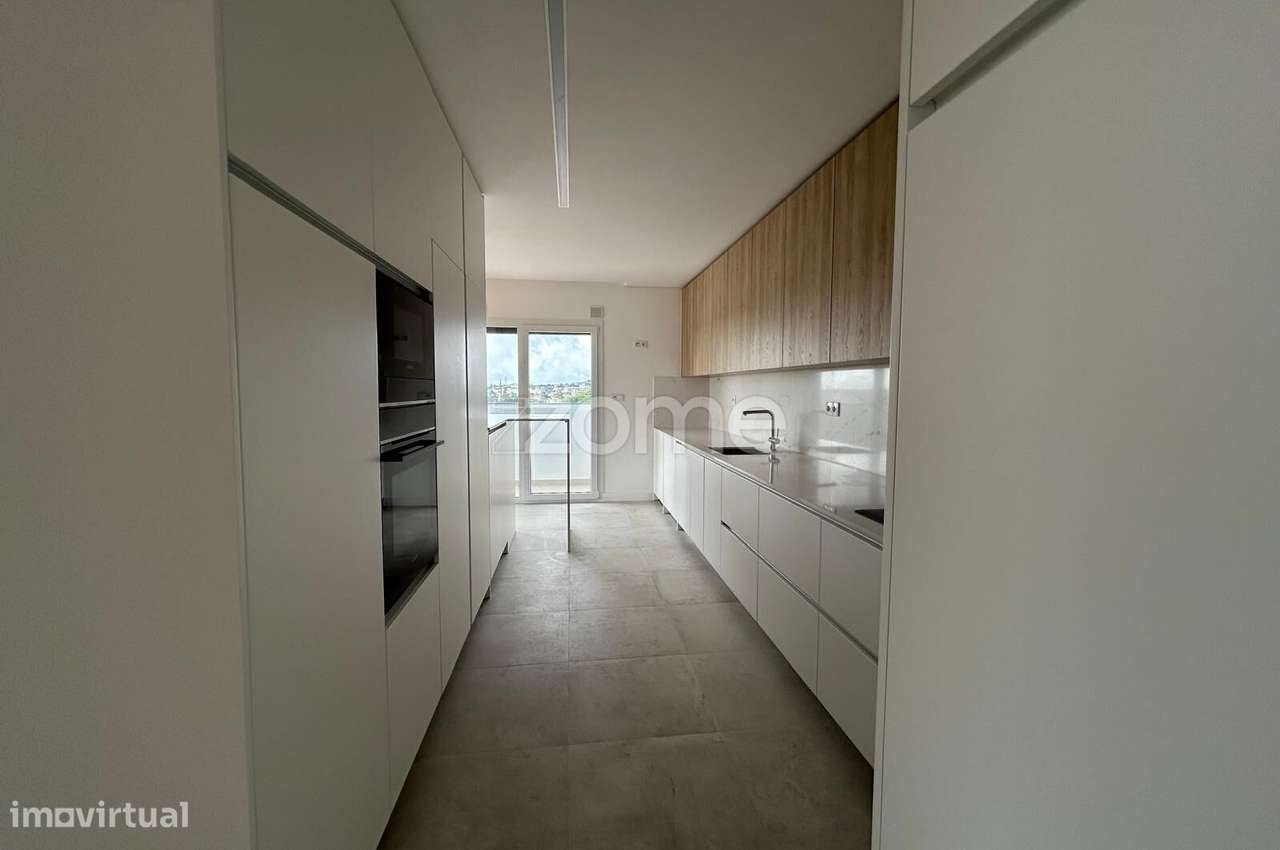 T3 Duplex + T0 no R/C - Terraço, Garagem e Arrecadação - Grande imagem: 4/42