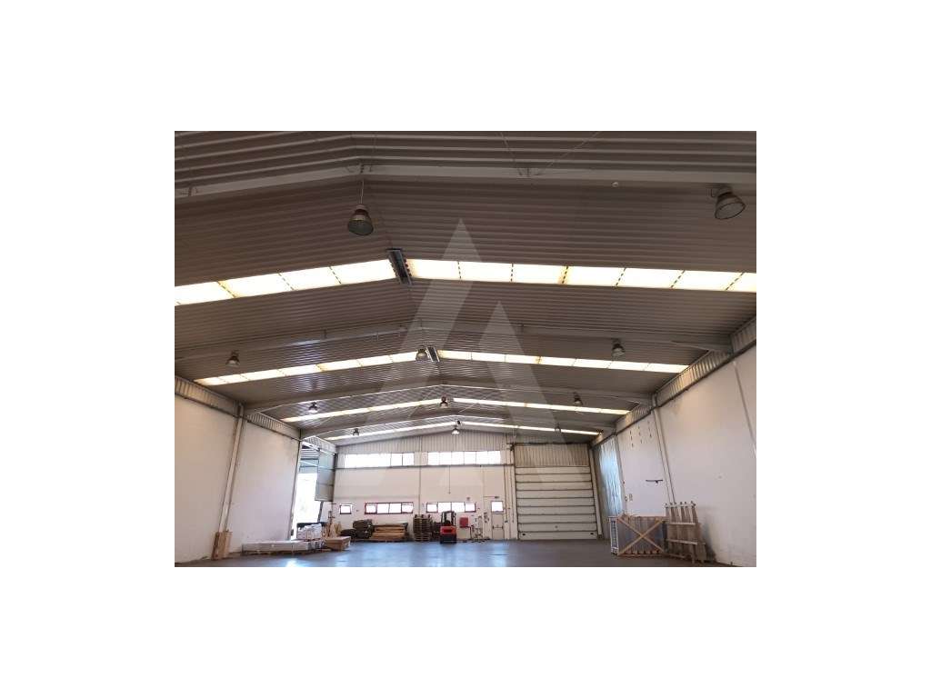 Armazém em Zona Industrial de Albergaria-a-Velha! - Grande imagem: 4/21