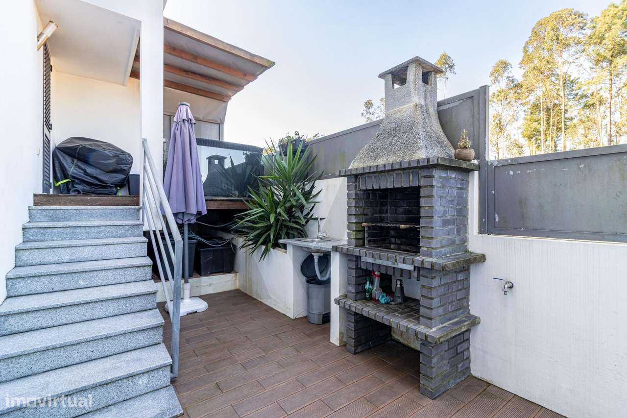 MORADIA EM BANDA T3-16