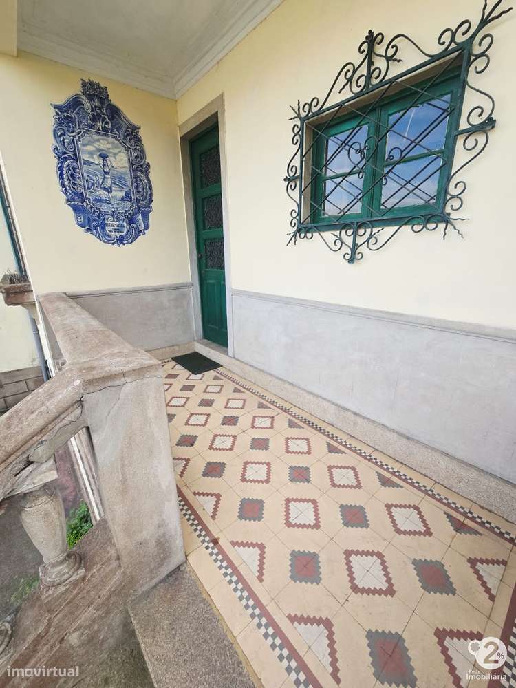 Moradia V3 no Porto perto do Parque Nascente ( para recuperar )-2