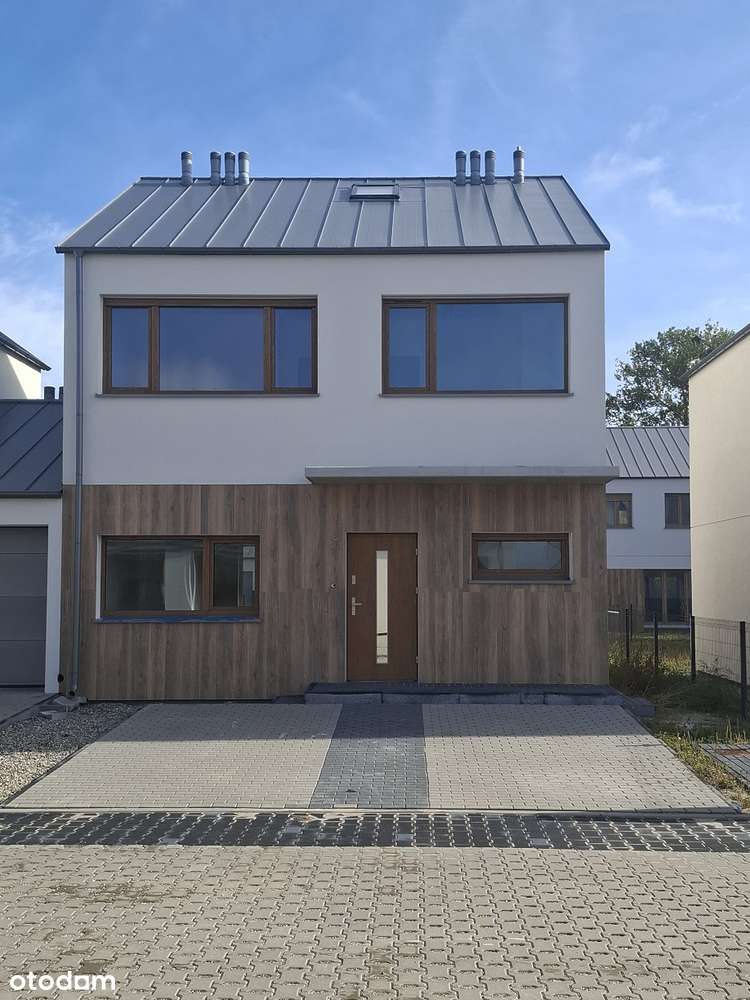 Dom wolno stojący z garażem.-4