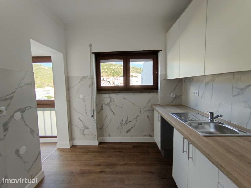 Apartamento T2 totalmente remodelado em Sesimbra - Grande imagem: 4/24