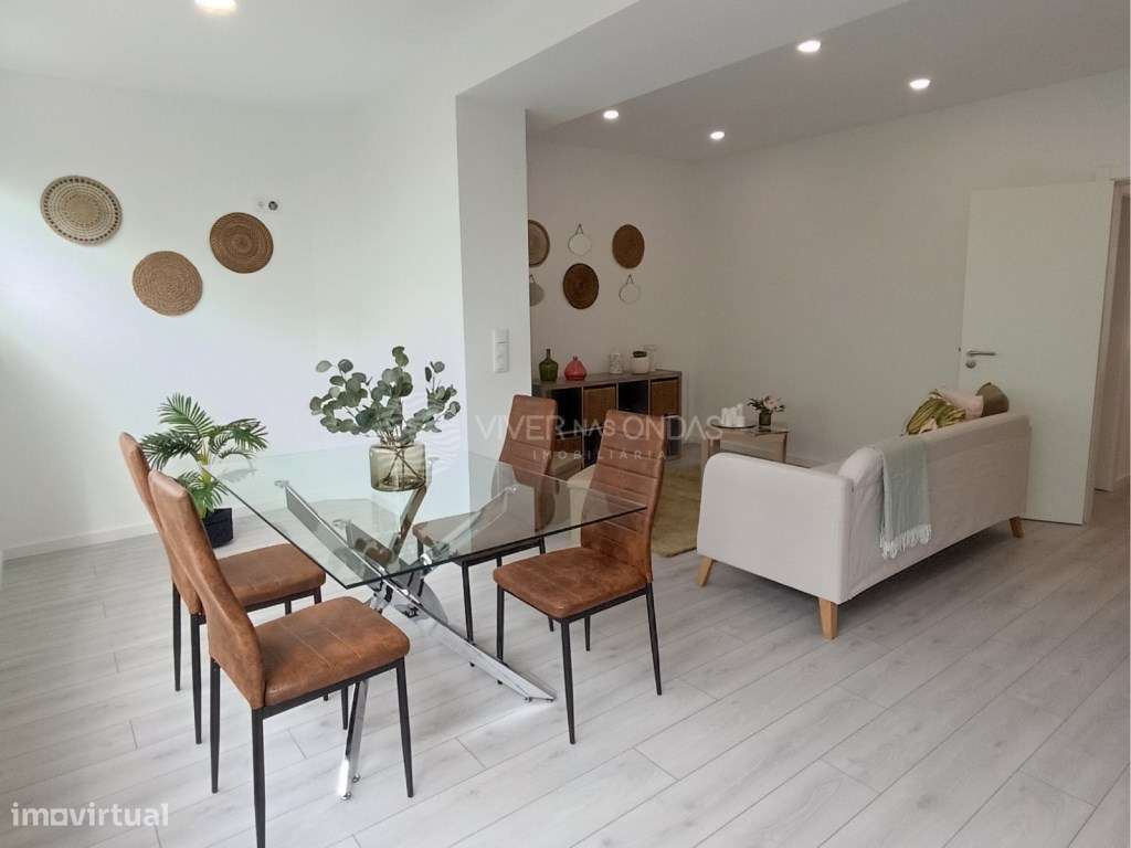 Apartamento T3 totalmente remodelado, com varanda, em Benfica.-8