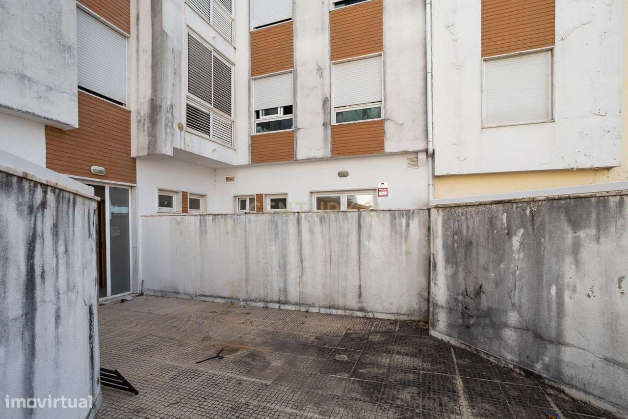 Loja para Venda | Urbanização das Brancas | Amadora-19