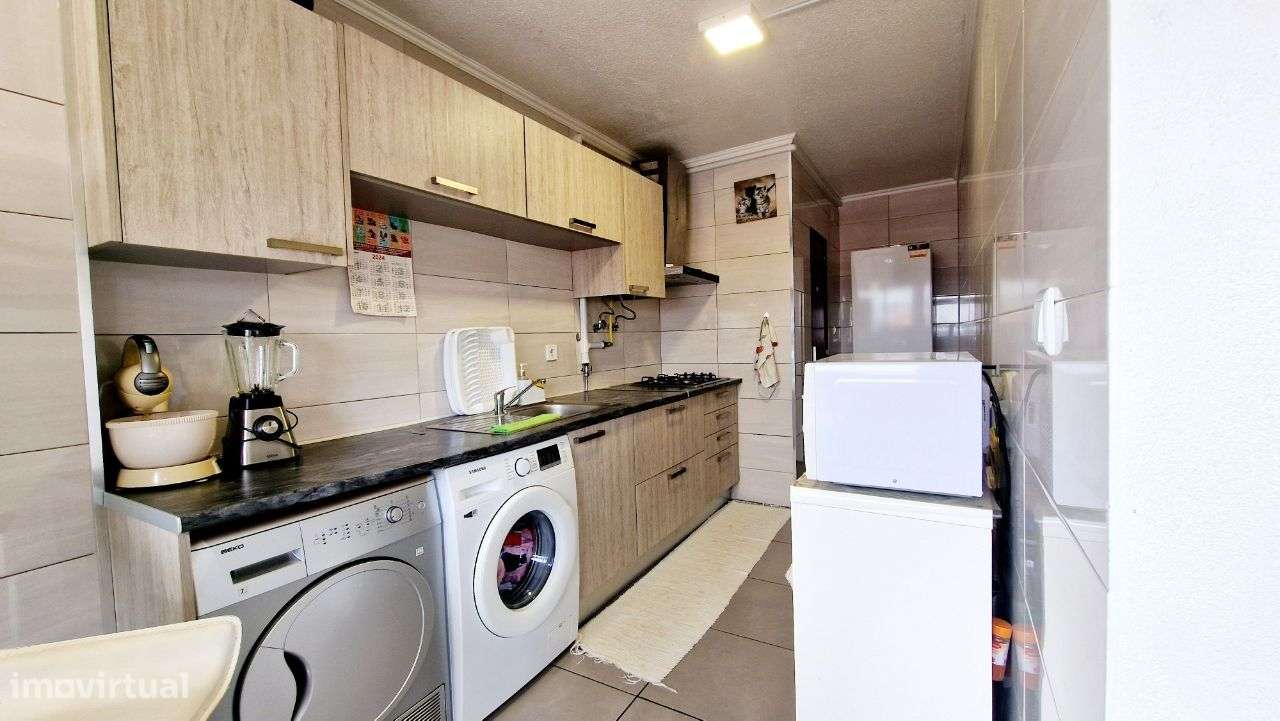 Apartamento T3 no Bonfim com vista indevassável perto da Estação - Grande imagem: 3/30