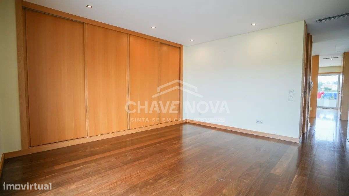 Moradia Geminada V4, situada em Pedroso,Carvalhos Vila Nova de Gaia.-24