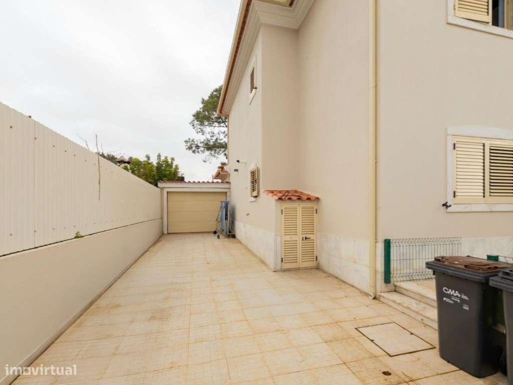 Vende-se Moradia V5 na Aroeira - Almada-15