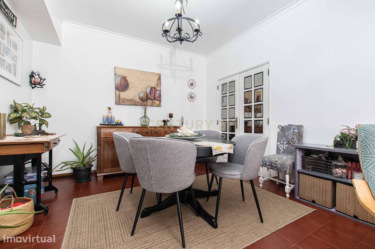 Apartamento T3 com vista cidade e rio na Póvoa de Santa Iria-1