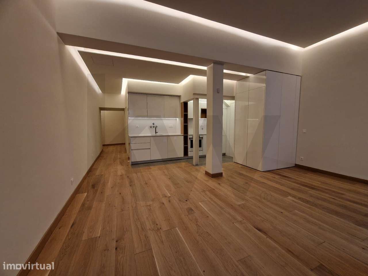 Apartamento T0 de áreas generosas em Venda no Largo do Chanceler, Alfa - Grande imagem: 4/46