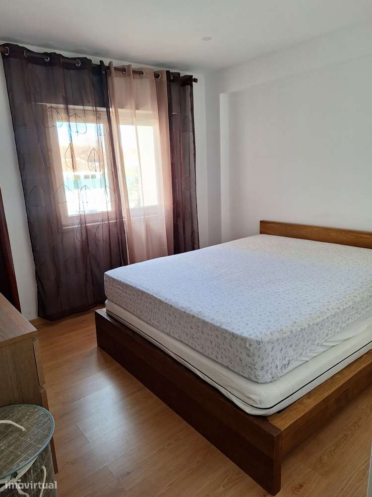 Moderno Apartamento c/ boa área , varanda e arrecadação-12