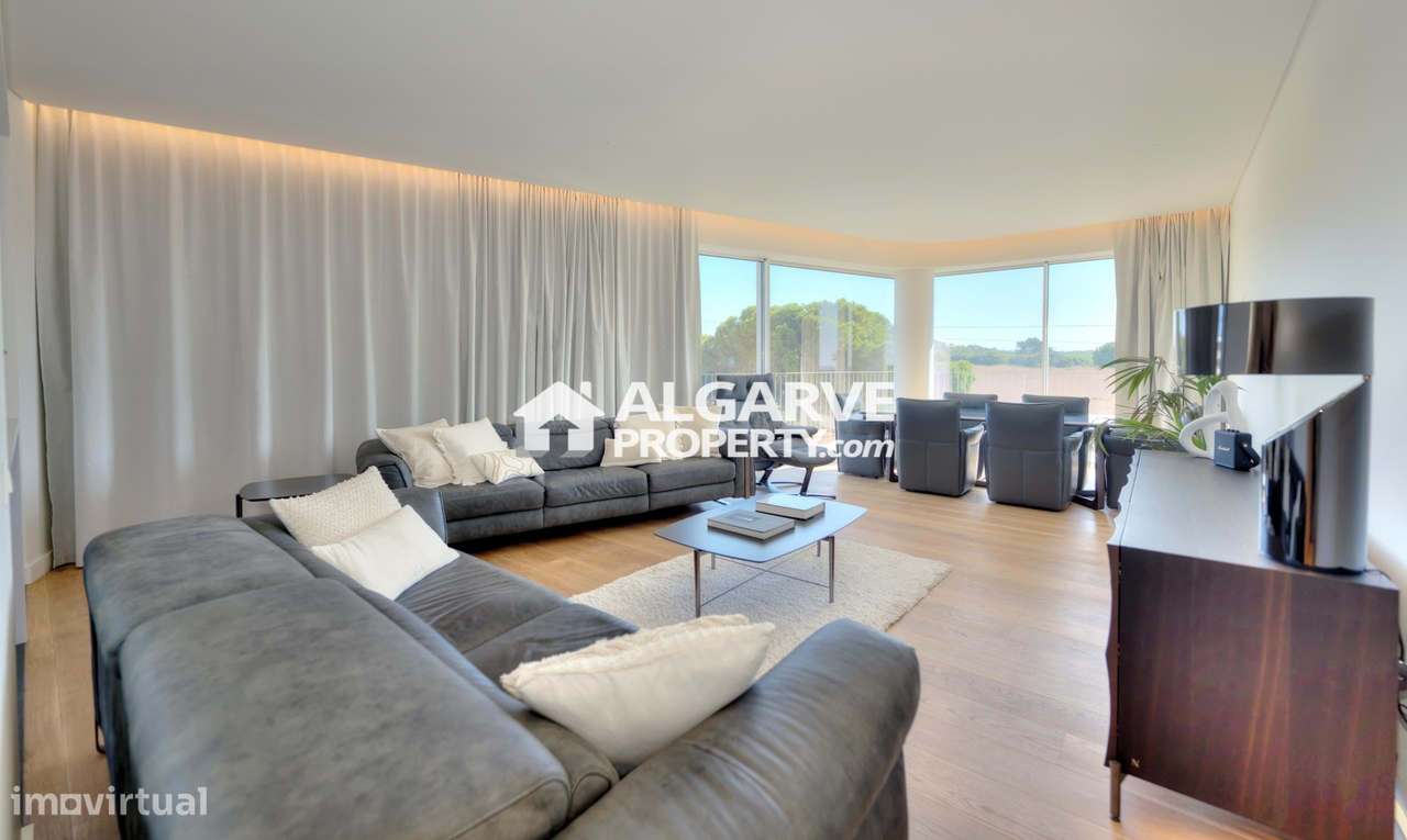 Luxuoso apartamento T2 novo em frente à Praia de Quarteira, Algarve - Grande imagem: 2/27