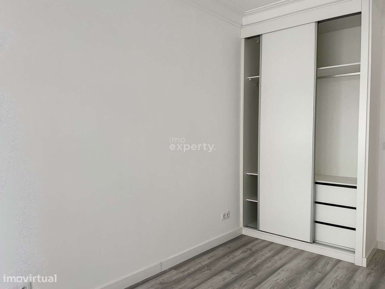 Apartamento T2 Remodelado na Ajuda, Lisboa-17