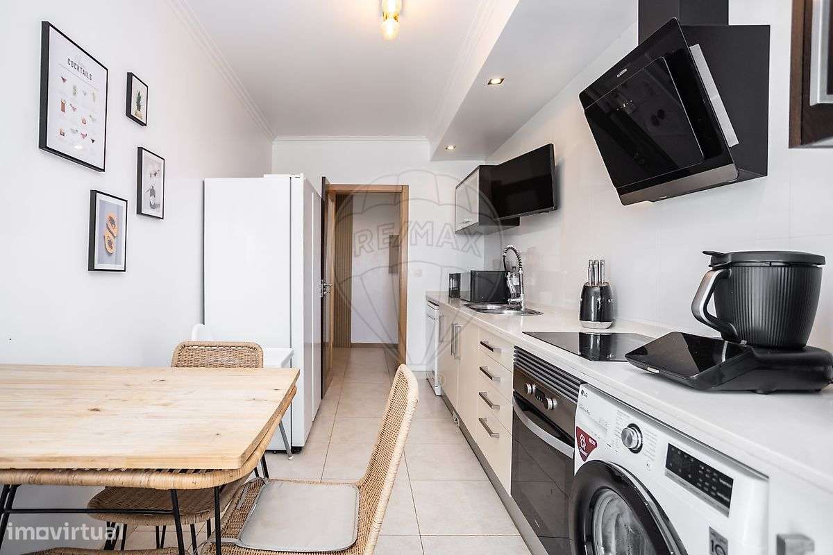 Apartamento T3 com box e varanda para Venda-9
