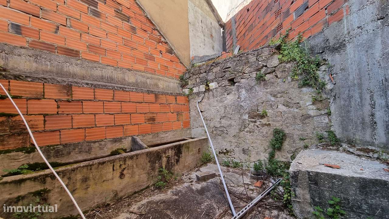 2 Moradias para remodelar com logradouro - Carvalhal Benfeito-30